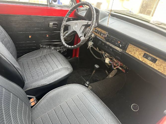 Volkswagen-Beetle-1979-Red-11