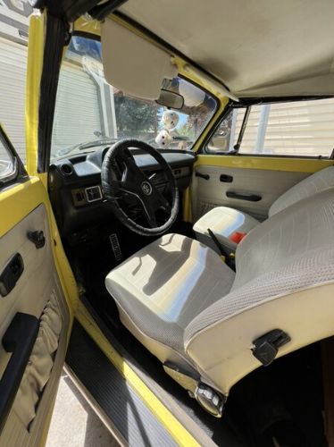 Volkswagen-Beetle-1979-Yellow-White-3