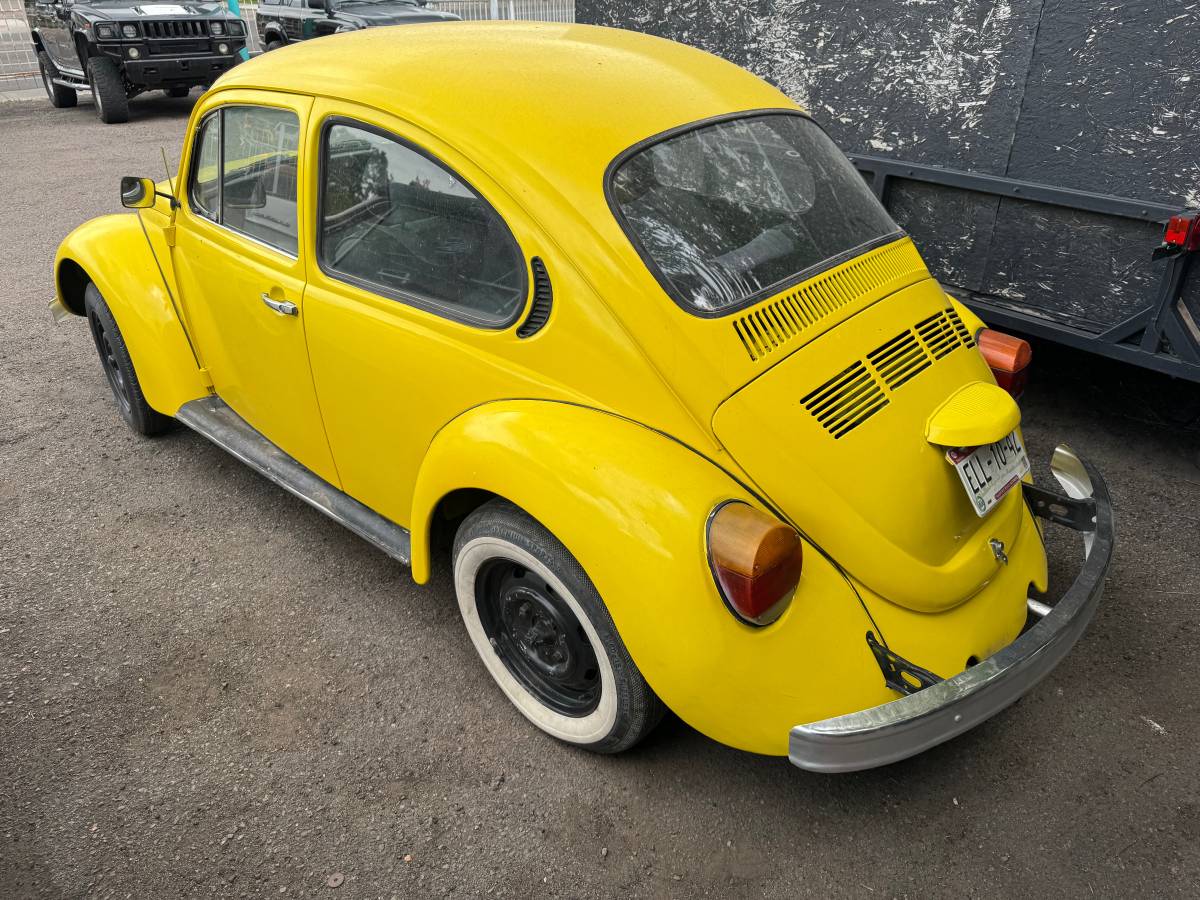 Volkswagen-Beetle-1984-yellow-1