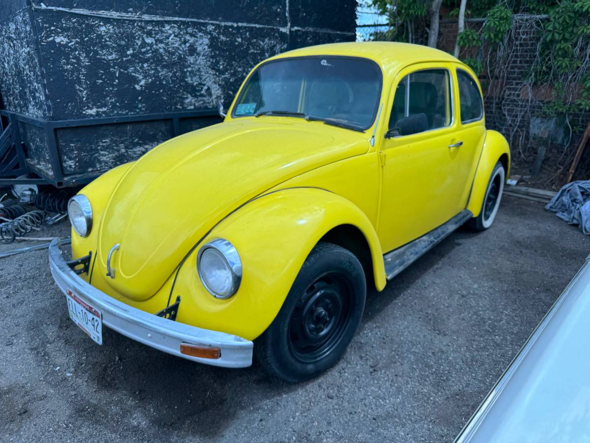 Volkswagen-Beetle-1984-yellow-10
