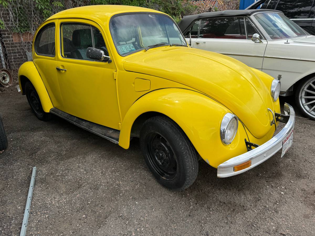 Volkswagen-Beetle-1984-yellow-2