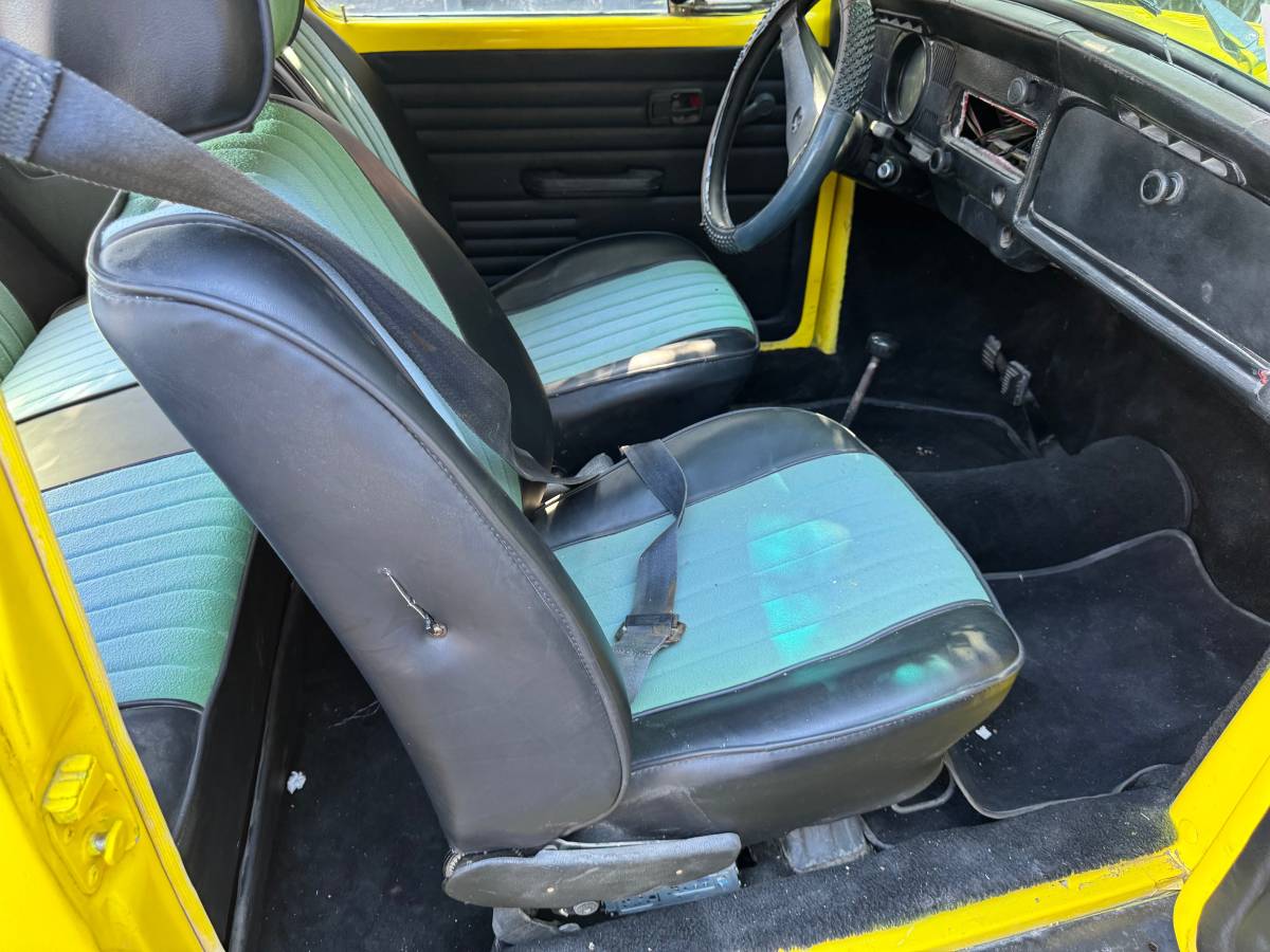Volkswagen-Beetle-1984-yellow-3