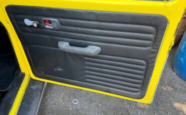 Volkswagen-Beetle-1984-yellow-5