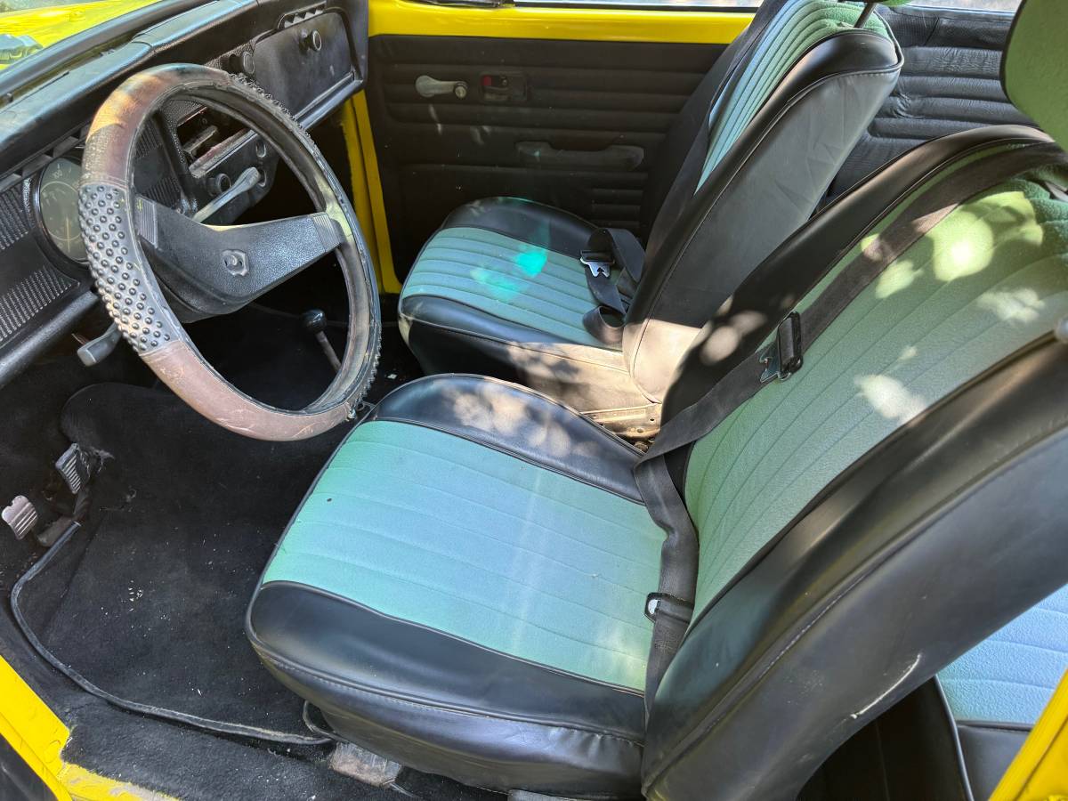 Volkswagen-Beetle-1984-yellow-7