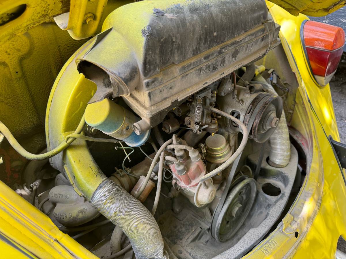Volkswagen-Beetle-1984-yellow-9