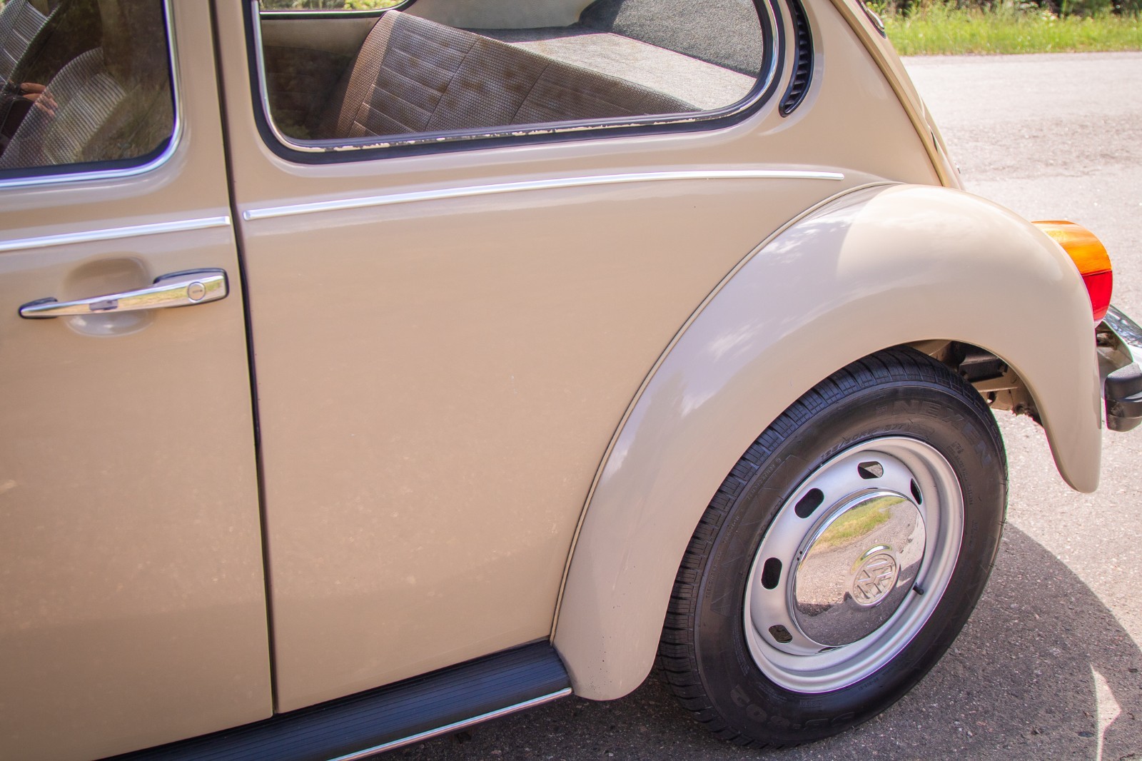 Volkswagen-Beetle-Classic-1974-Coupe-11