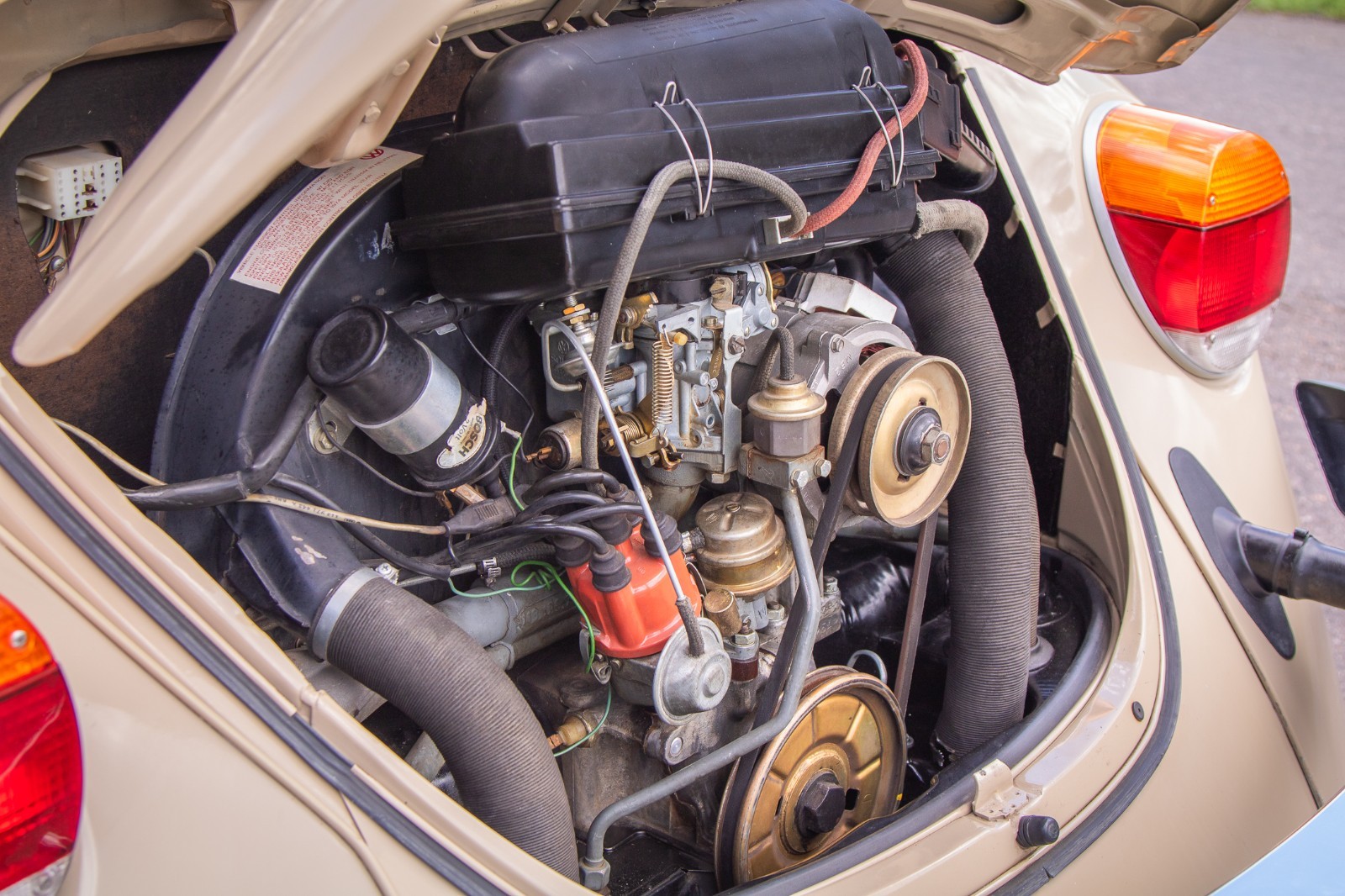 Volkswagen-Beetle-Classic-1974-Coupe-17