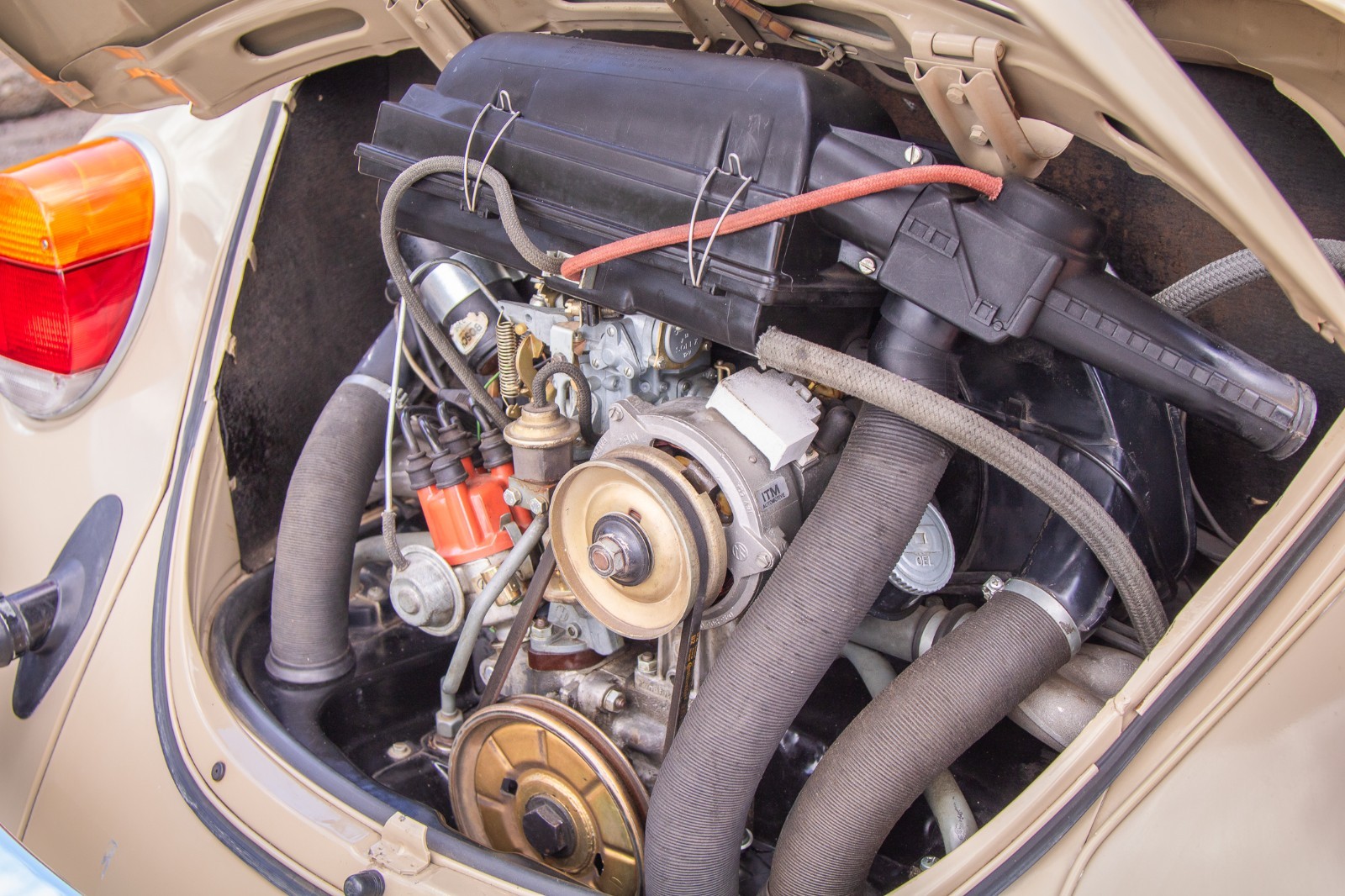 Volkswagen-Beetle-Classic-1974-Coupe-18