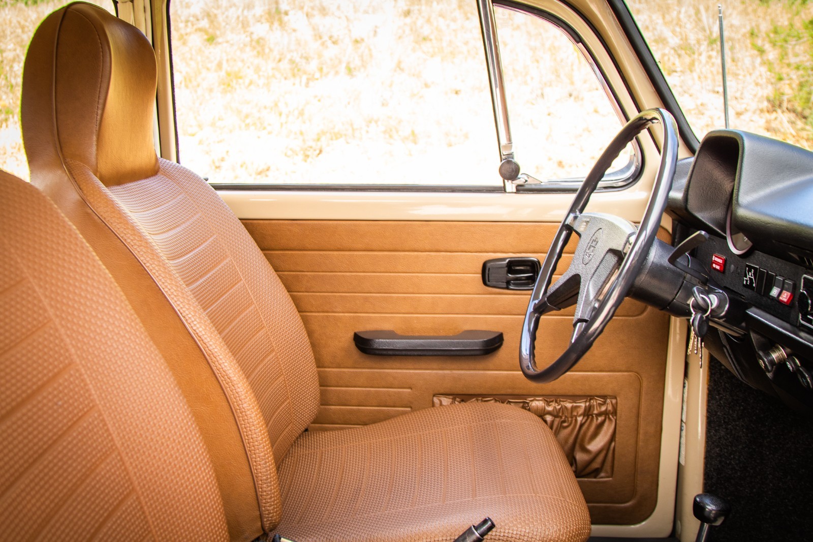 Volkswagen-Beetle-Classic-1974-Coupe-26