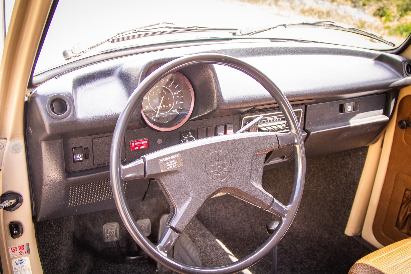 Volkswagen-Beetle-Classic-1974-Coupe-32