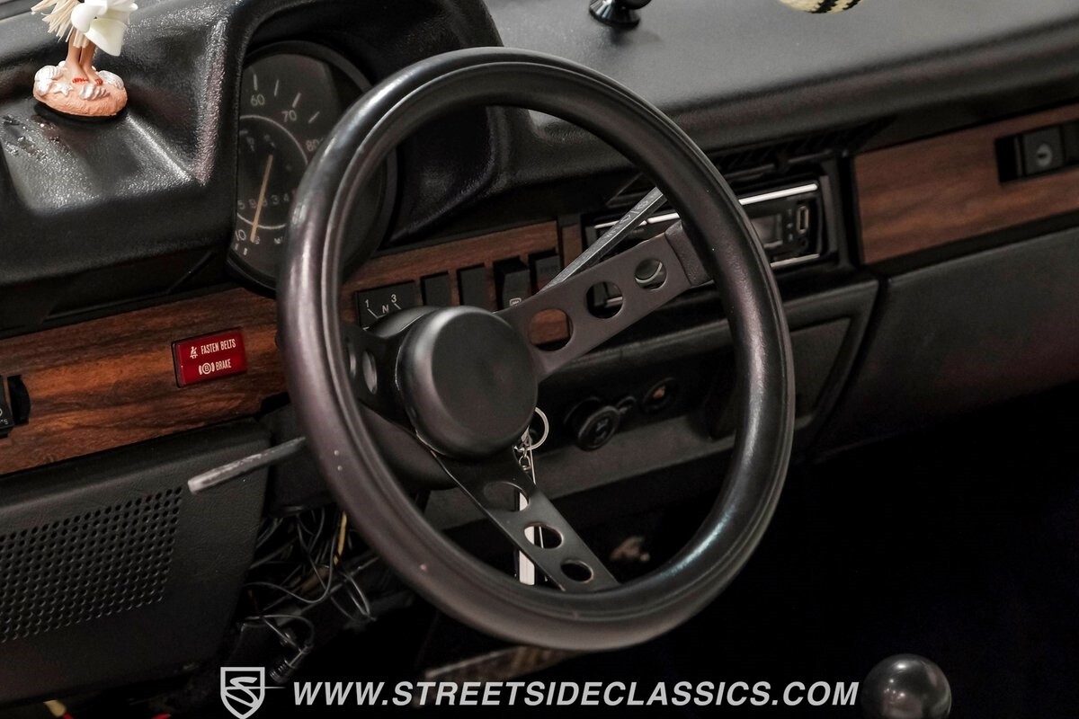 Volkswagen-Beetle-New-1975-Coupe-36