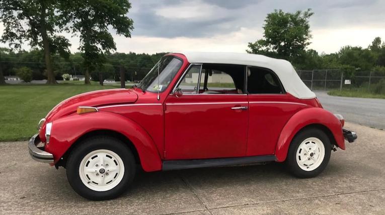 Volkswagen-Beetle-cabrio-1977-Red-BlackWhite
