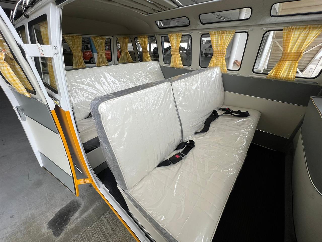 Volkswagen-Bus-1972-YellowWhite-White-10