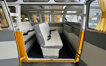 Volkswagen-Bus-1972-YellowWhite-White-11