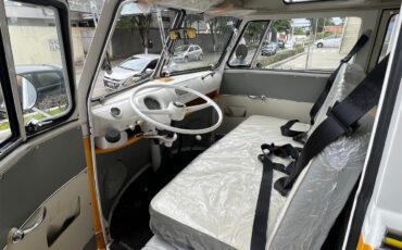 Volkswagen-Bus-1972-YellowWhite-White-12