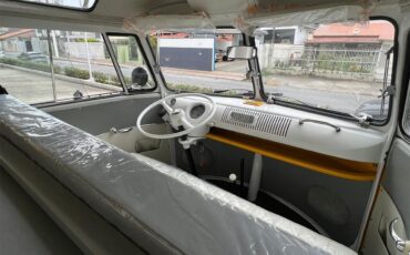 Volkswagen-Bus-1972-YellowWhite-White-13