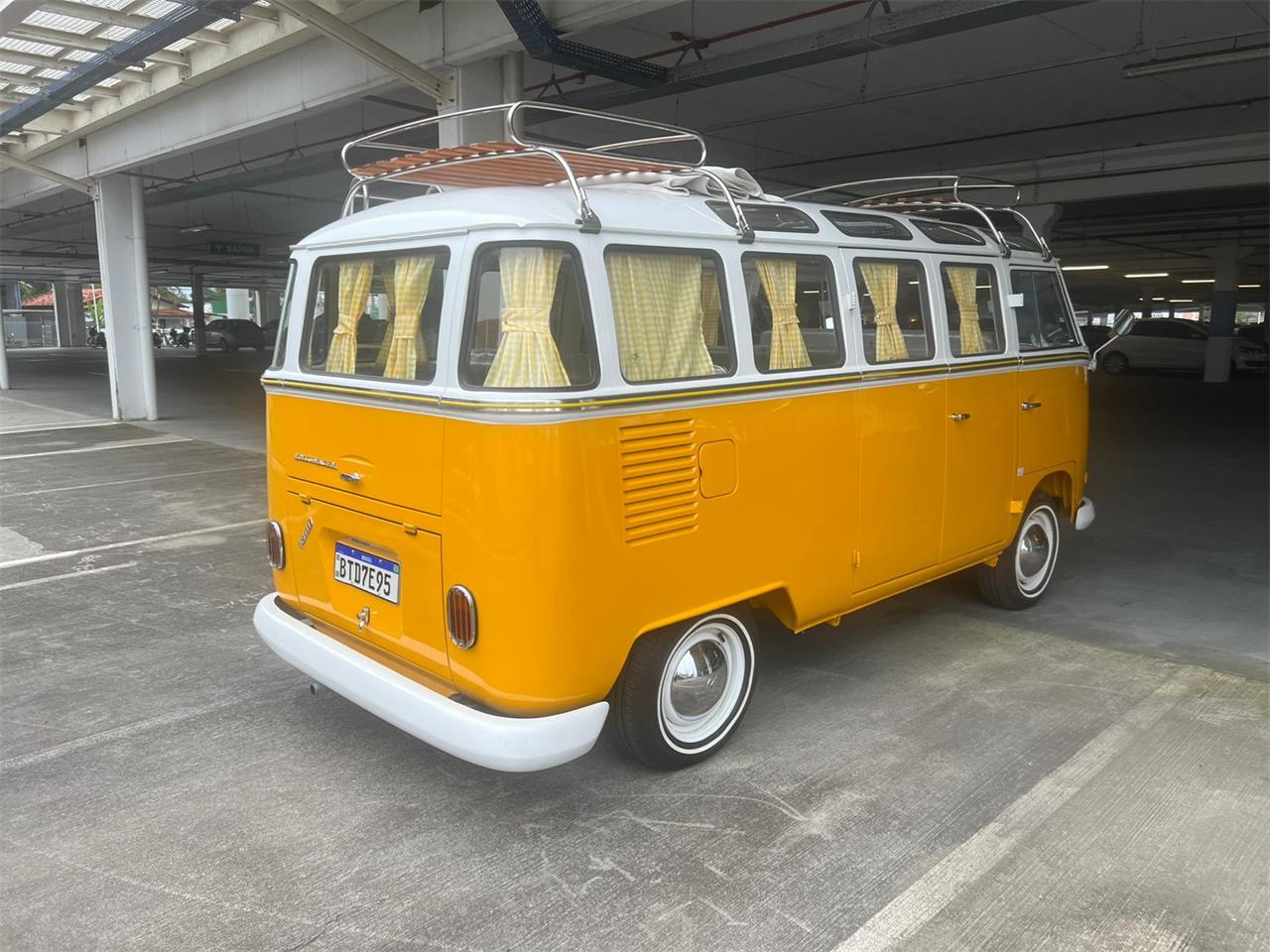 Volkswagen-Bus-1972-YellowWhite-White-15