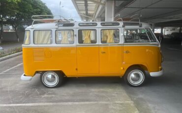 Volkswagen-Bus-1972-YellowWhite-White-16