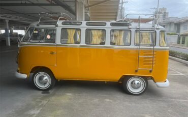 Volkswagen-Bus-1972-YellowWhite-White-18