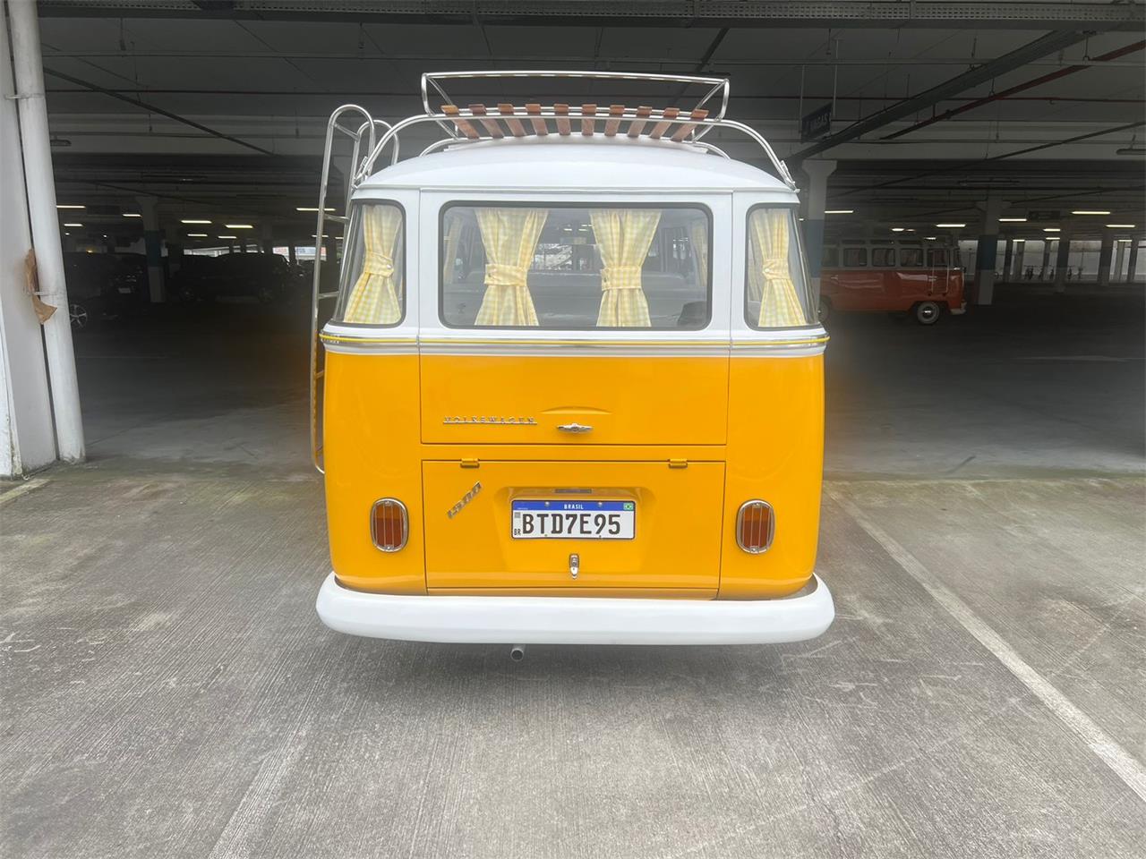 Volkswagen-Bus-1972-YellowWhite-White-19
