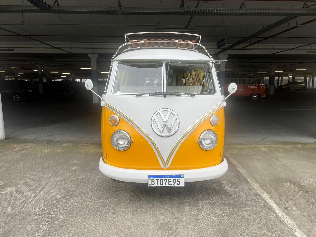 Volkswagen-Bus-1972-YellowWhite-White-2
