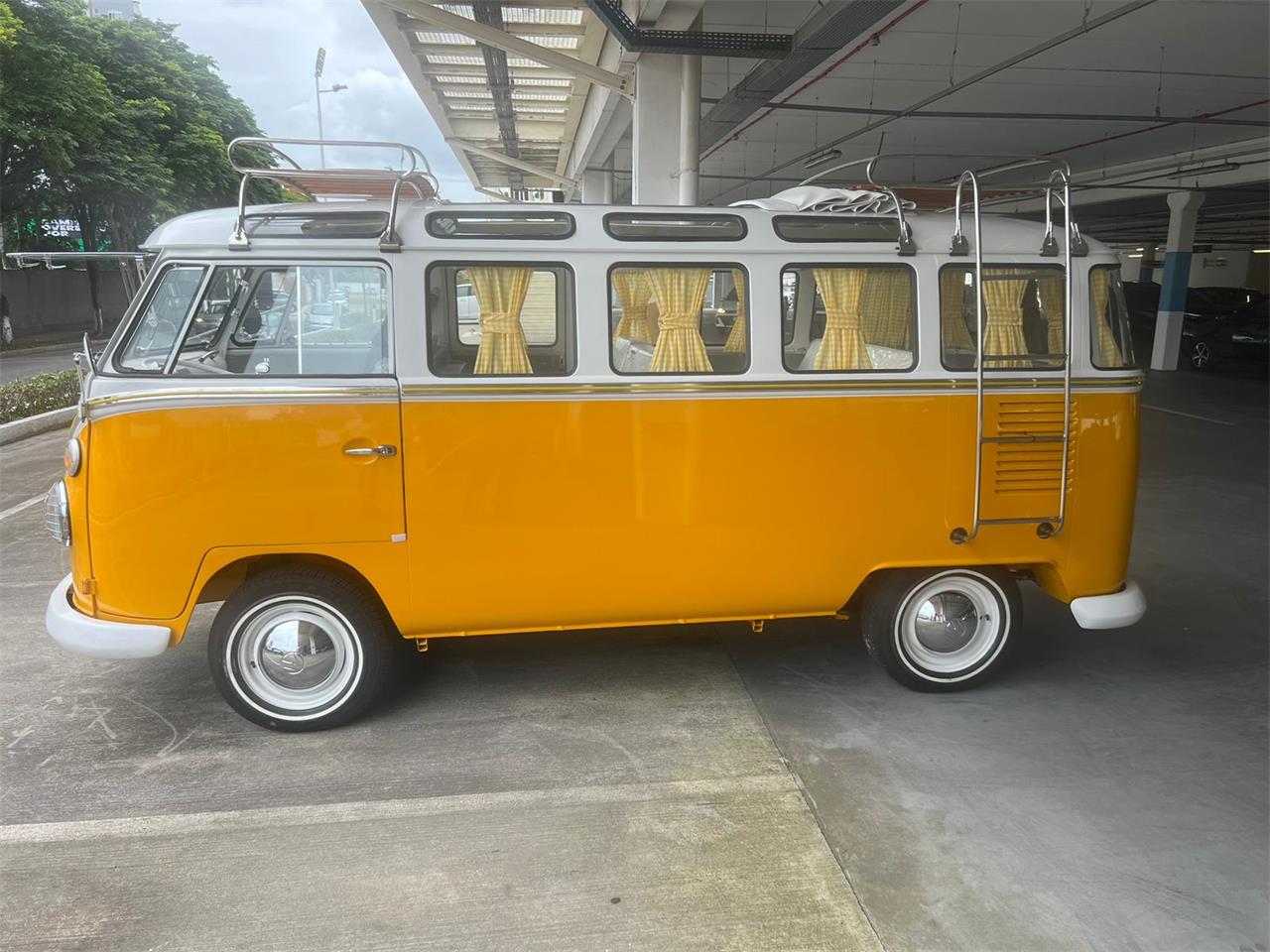 Volkswagen-Bus-1972-YellowWhite-White-3