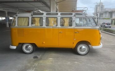 Volkswagen-Bus-1972-YellowWhite-White-4
