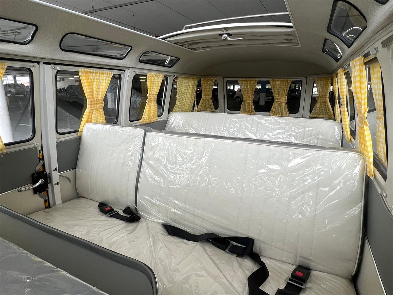 Volkswagen-Bus-1972-YellowWhite-White-6