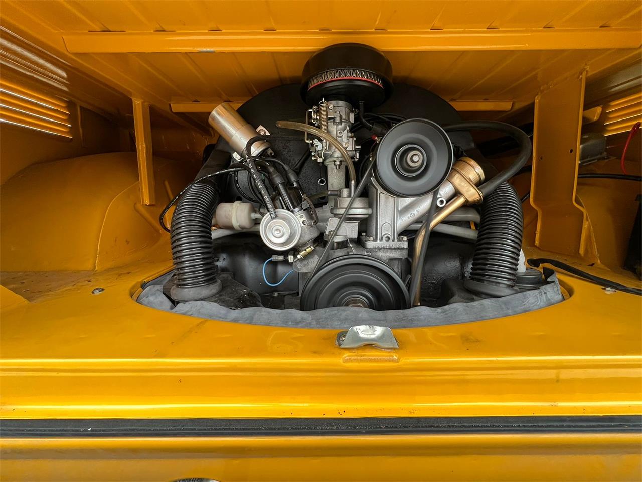 Volkswagen-Bus-1972-YellowWhite-White-7
