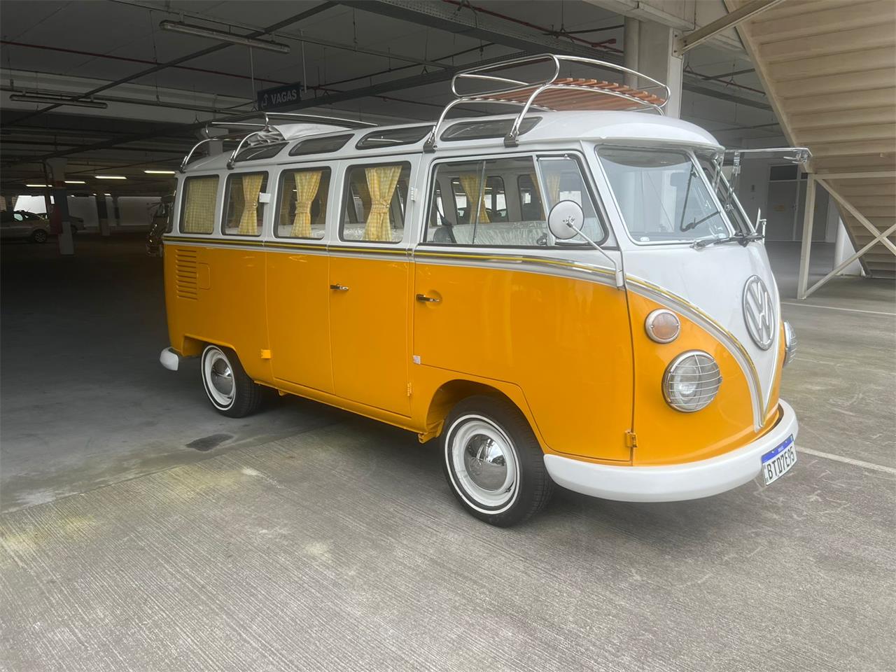 Volkswagen-Bus-1972-YellowWhite-White