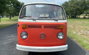 Volkswagen-Bus-1973-red-1