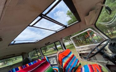 Volkswagen-Bus-1973-red-18