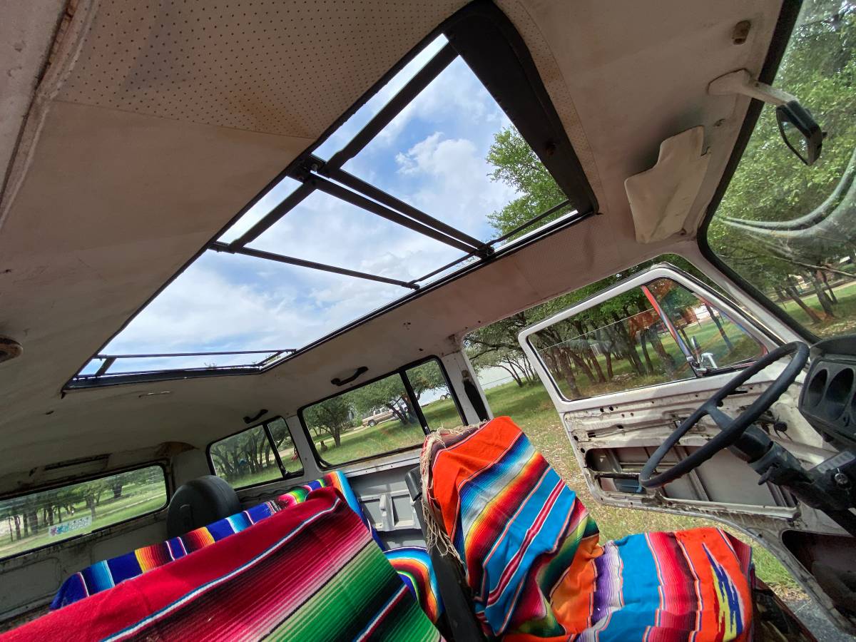 Volkswagen-Bus-1973-red-18