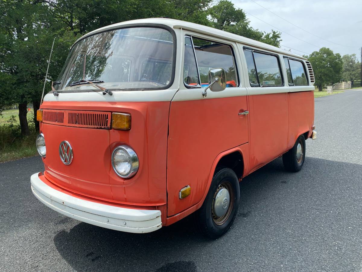 Volkswagen-Bus-1973-red-2