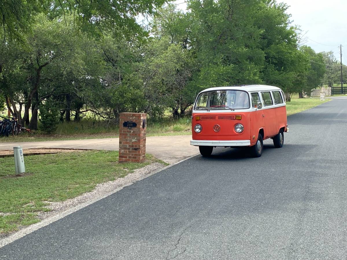 Volkswagen-Bus-1973-red-20