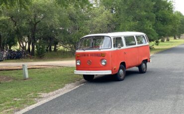 Volkswagen-Bus-1973-red-21