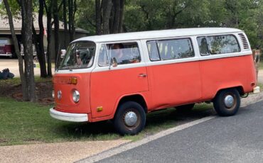 Volkswagen-Bus-1973-red-22