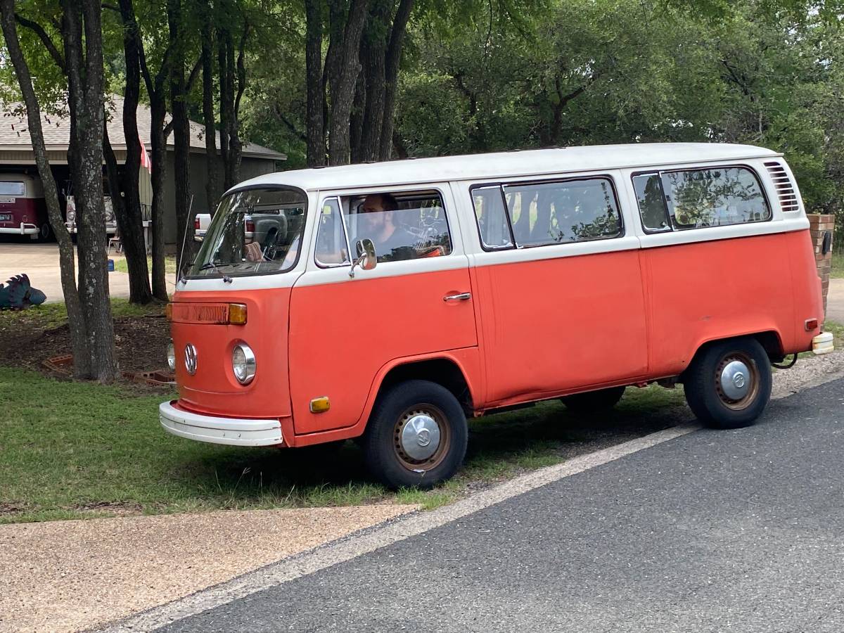 Volkswagen-Bus-1973-red-22