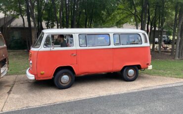 Volkswagen-Bus-1973-red-23