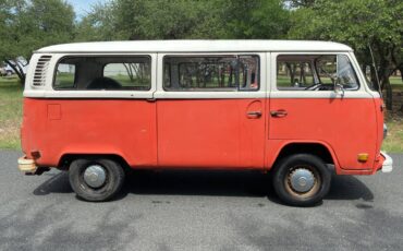 Volkswagen-Bus-1973-red-3