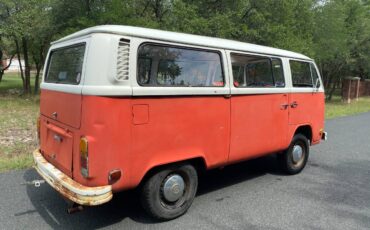 Volkswagen-Bus-1973-red-4