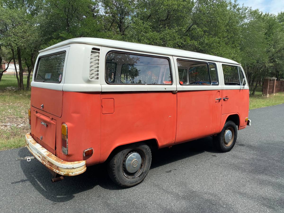Volkswagen-Bus-1973-red-4