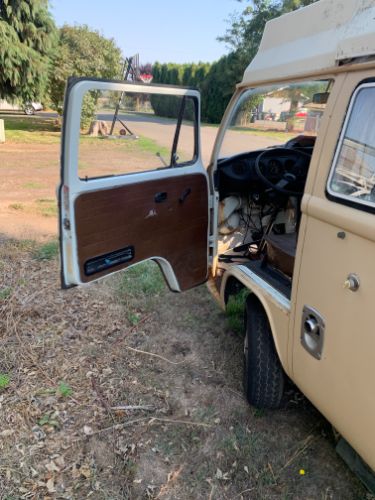 Volkswagen-Bus-1975-4