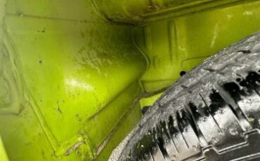 Volkswagen-Bus-1975-Green-Tan-20