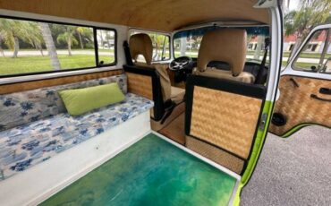 Volkswagen-Bus-1975-Green-Tan-25