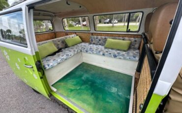 Volkswagen-Bus-1975-Green-Tan-27