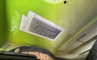 Volkswagen-Bus-1975-Green-Tan-29