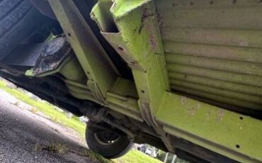 Volkswagen-Bus-1975-Green-Tan-9