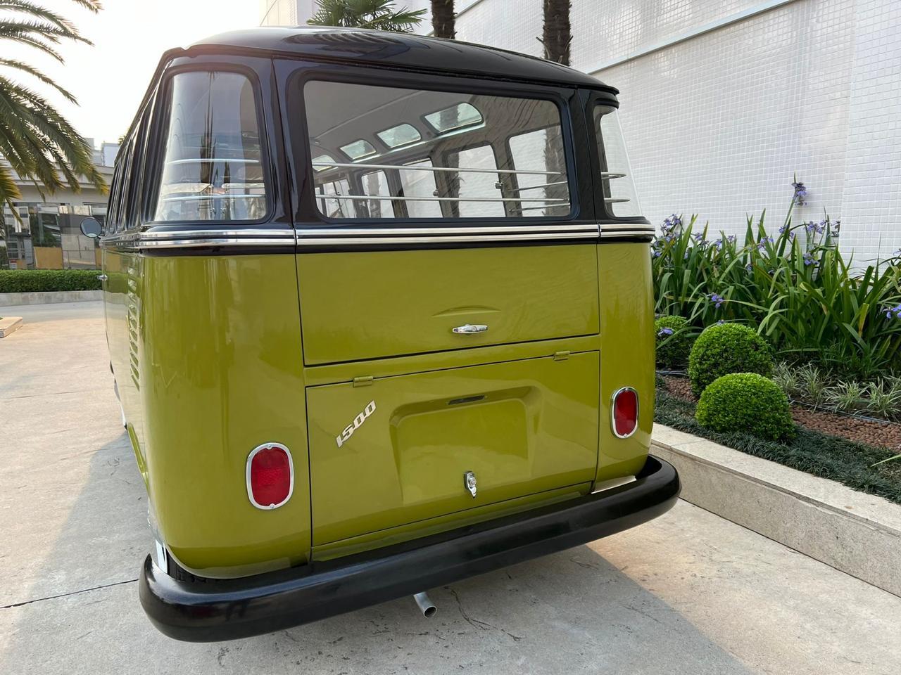 Volkswagen-Bus-1975-GreenBlack-Plaid-1