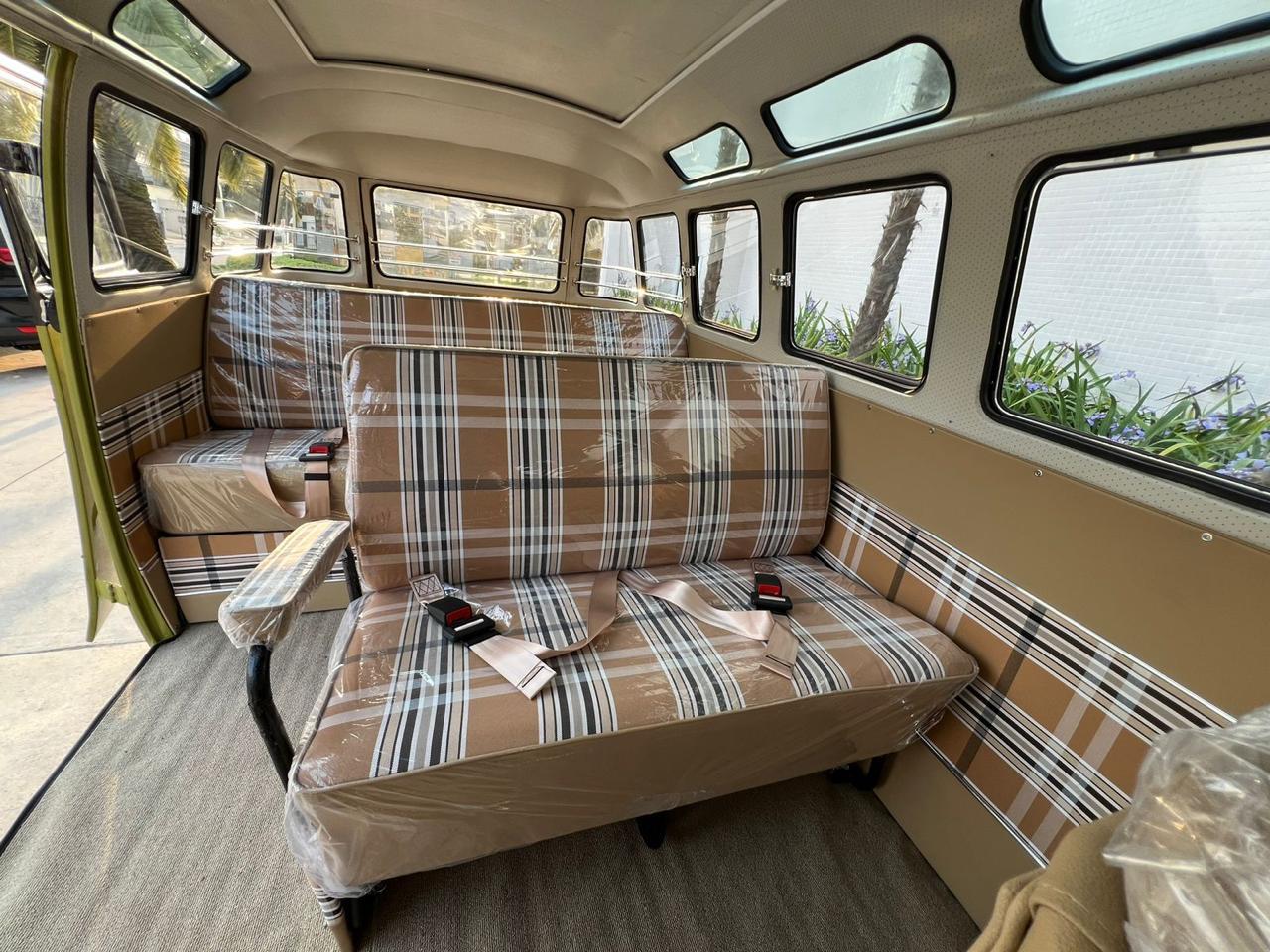 Volkswagen-Bus-1975-GreenBlack-Plaid-10